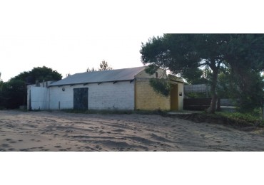 Oportunidad Comercial en Marisol - Salon sobre Calle Principal a Metros del Mar